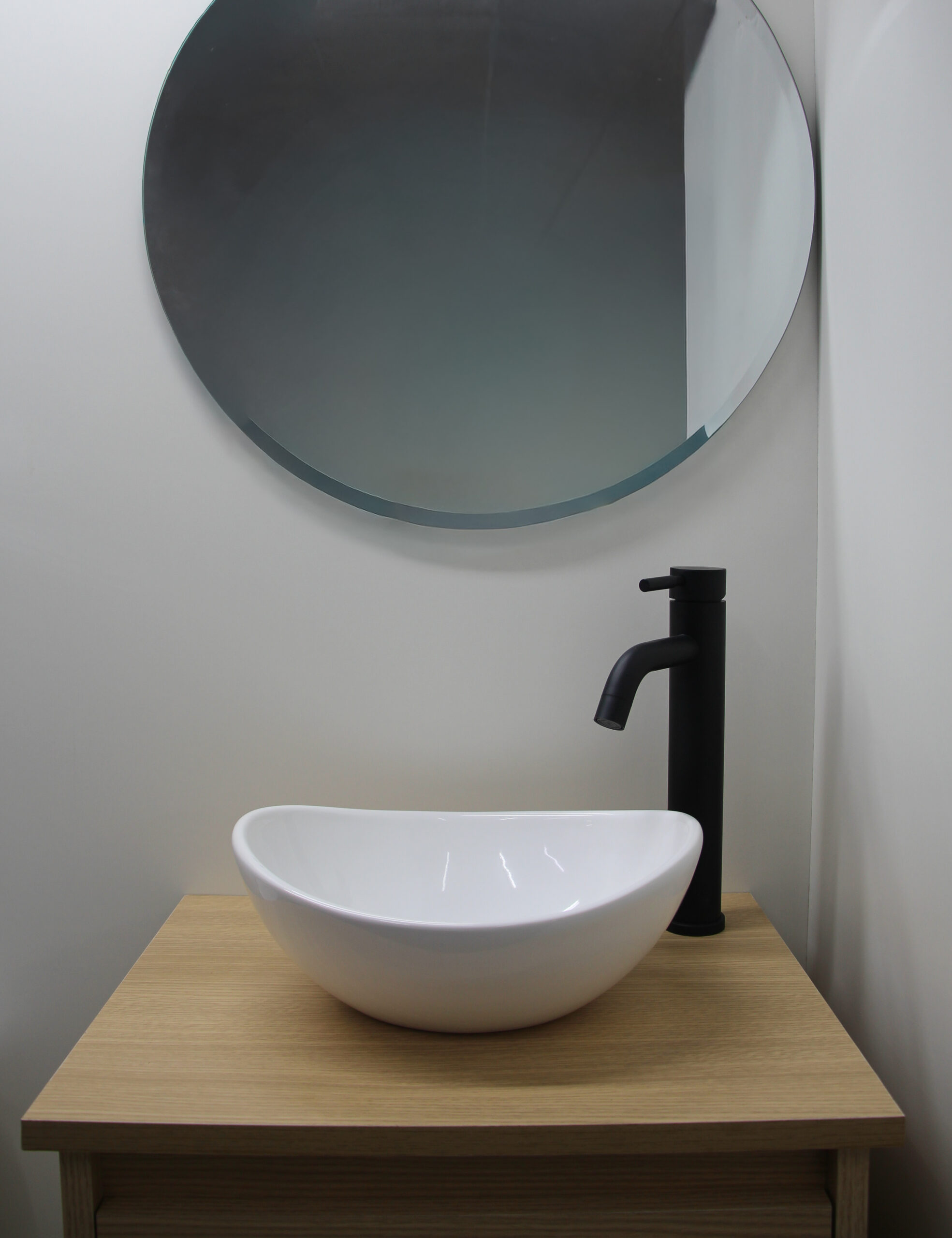 Vanitory + Bacha + Espejo Redondo + Grifería Negra