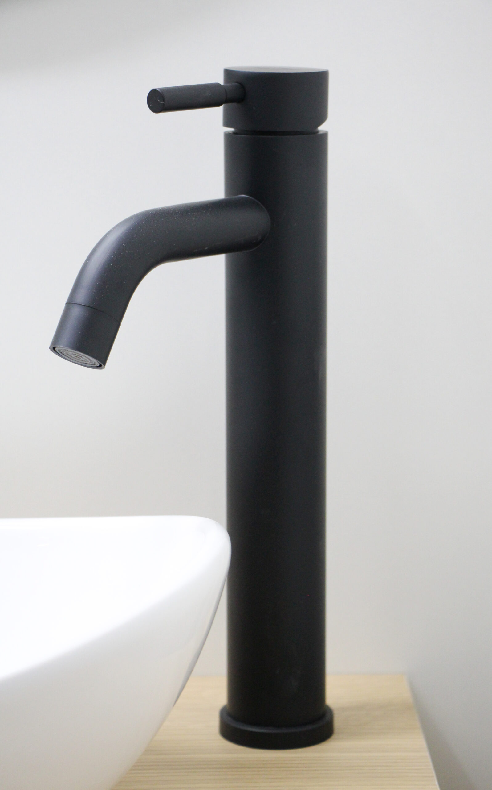 Grifería Monocomando Para Lavatorio Alta D’accord Negra